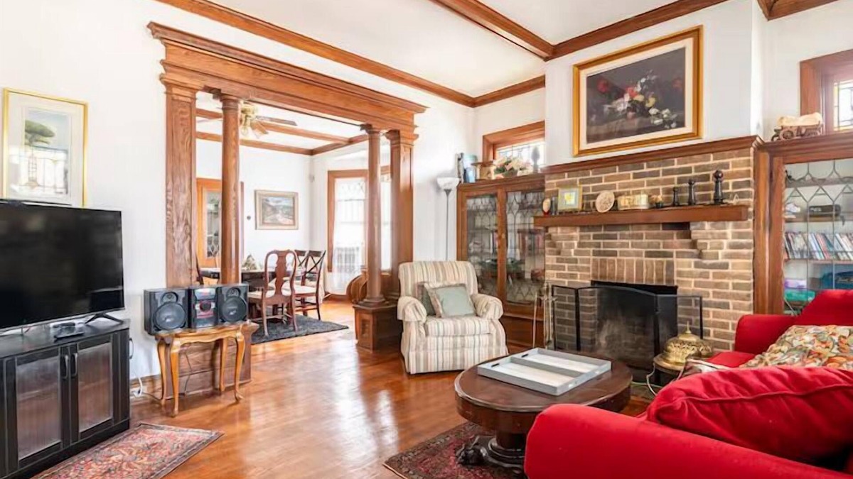 York House | Cozy Cape Cod Bungalow|King|Queen|WD|Full Kitchen|Wifi|Desk