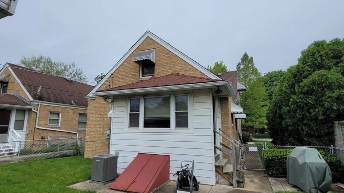 Lincolnwood House | Cozy cape cod - Feels like home Skokie with WiFi and AC