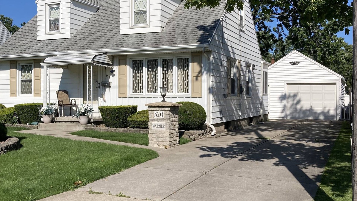 Lewiston House | Cozy Cape Cod house in beautiful Village of Lewiston, NY near the Niagara River