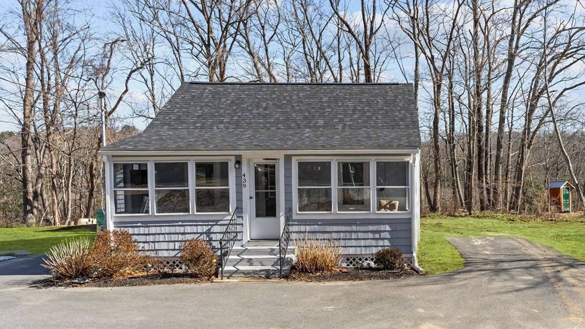 Smithfield House | Cozy Cape in Smithfield