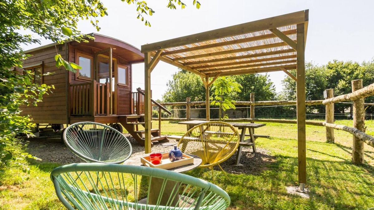 La Chapelle-Cecelin Apartment | Cozy caravan in nature with wifi and close to horses