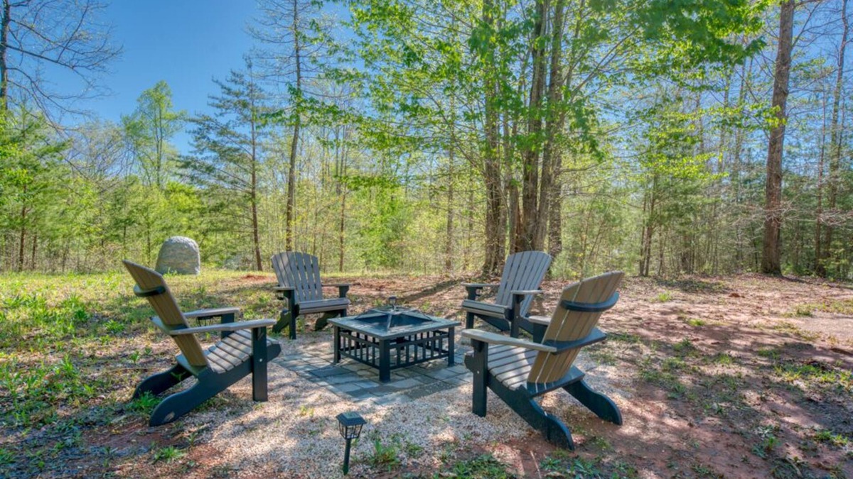 Rutherfordton Cabin | Cozy Carolina Private Cabin with Firepit - Gated Community
