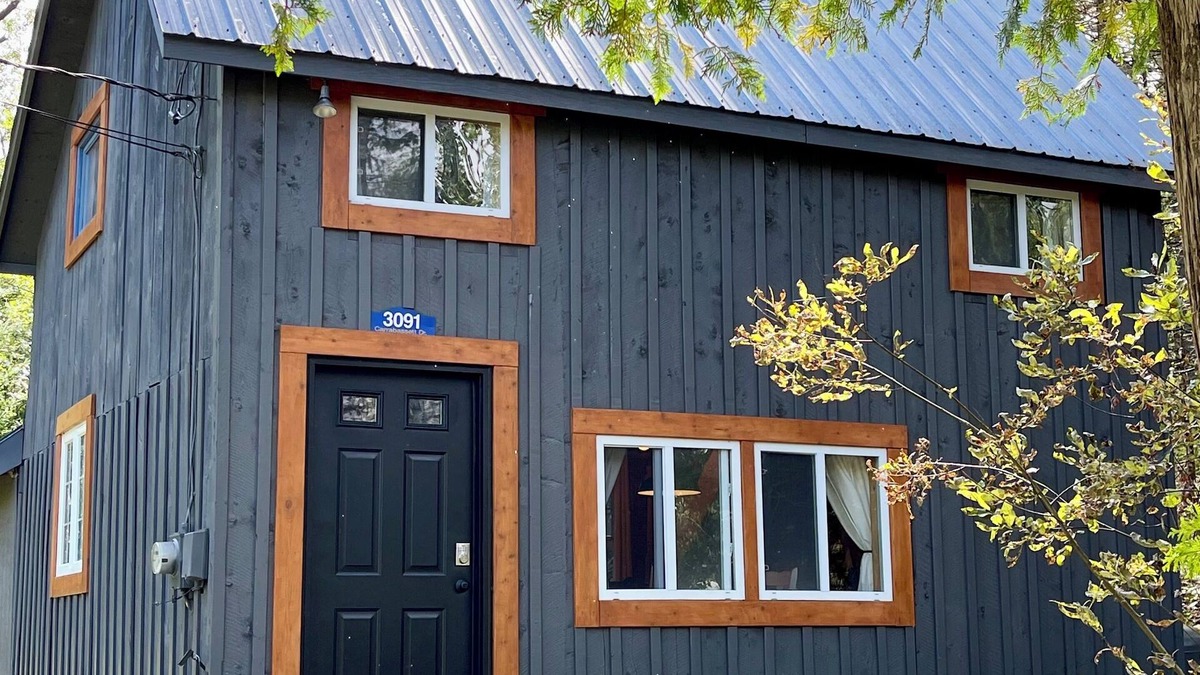 Carrabassett Valley Cabin | Cozy Carrabassett Cabin - less than 2 miles to Sugarloaf Mountain!