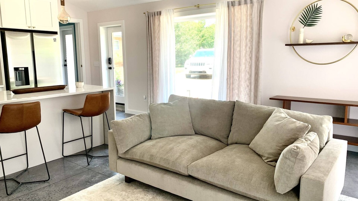 Forest City House | Cozy Carriage House in Downtown Forest City!
