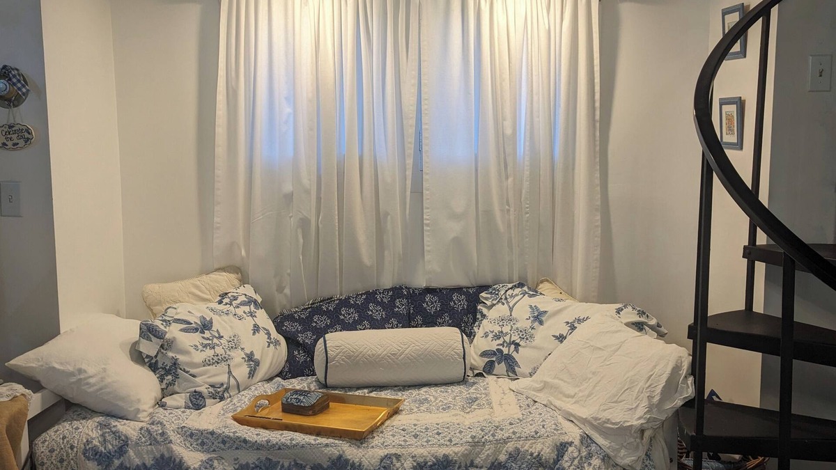 Athens Cottage | Cozy Carriage House walking distance to OU/Court
