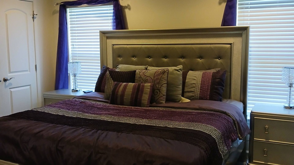 Mobile House | Cozy Casa on the Hill-Mins to South Campus, RTJ Golf, Tennis Courts, I-65
