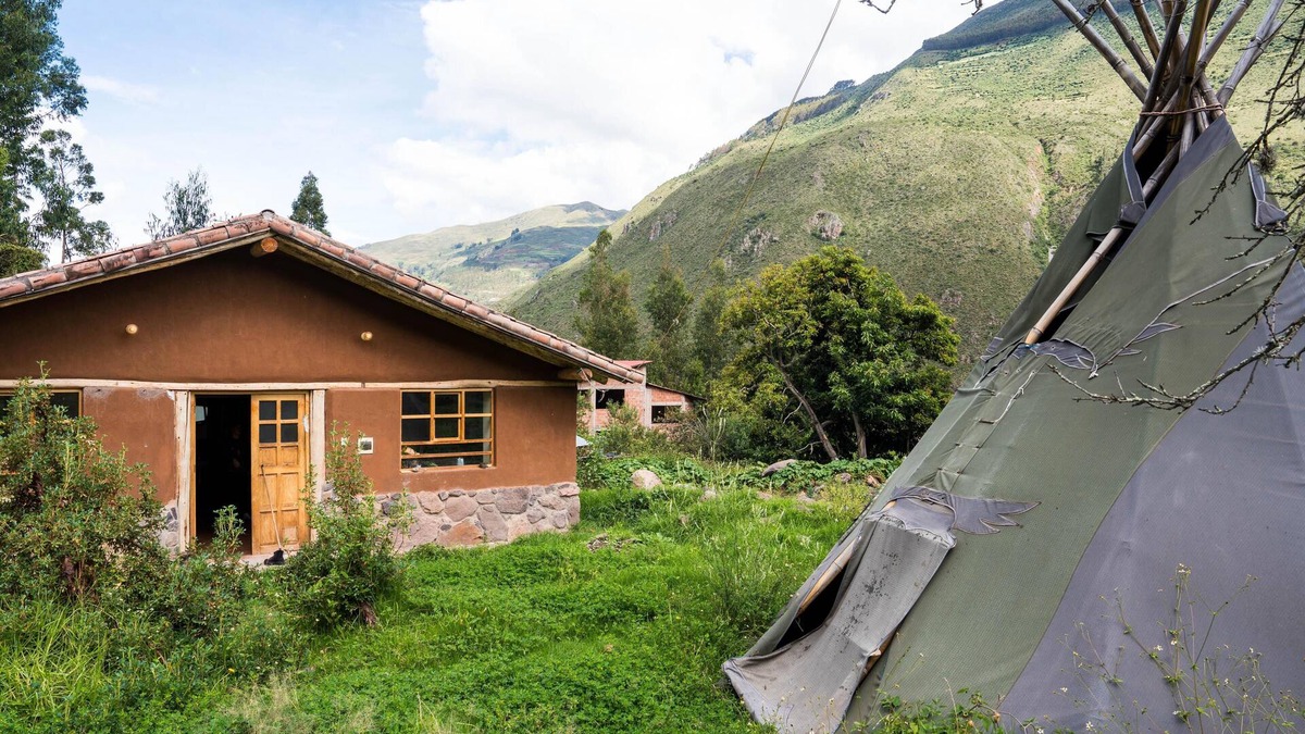 Huaran Ski Chalet | Cozy Casita in the Sacred Valley. Breathtaking waterfall and mountains view!