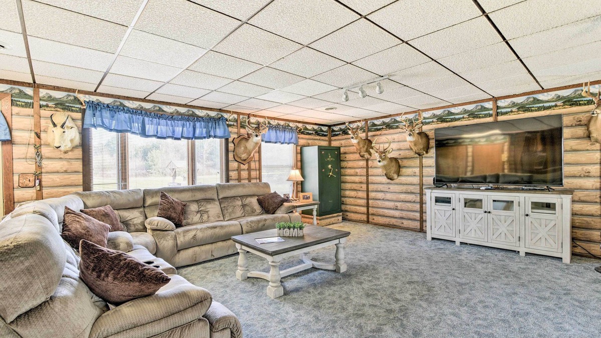 Cass City House | Cozy Cass City Retreat w/Spacious Deck!