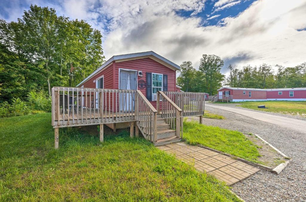 Cassopolis House | Cozy Cassopolis Cabin, Near Parks and Golfing!