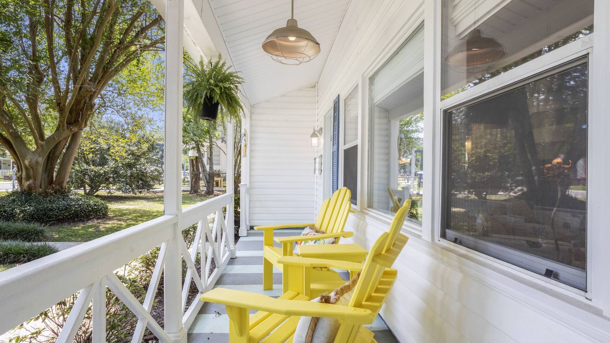 Bay St Louis Cottage | Cozy Castaway Cottage in Historic Old Town. Close to everything! Newly updated