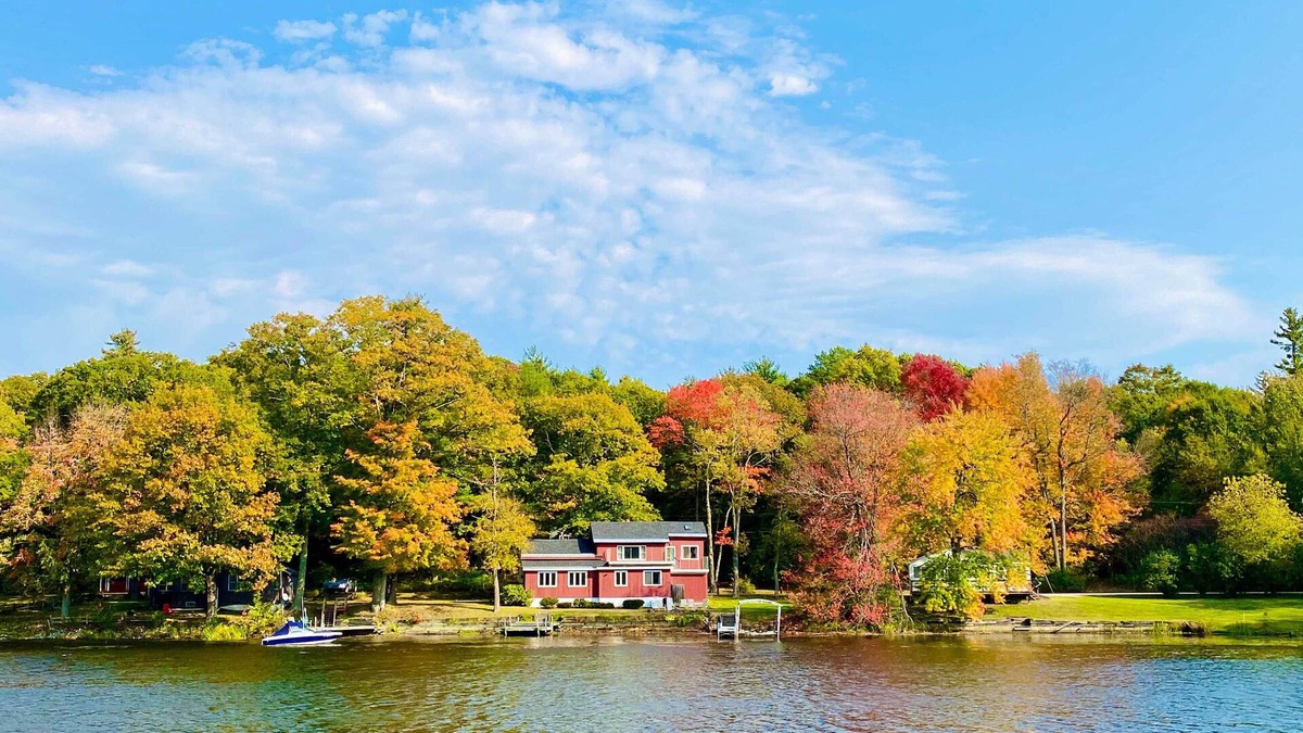 Hydeville Cabin | Cozy Castleton Cabin with Fire Pit + Water Access!
