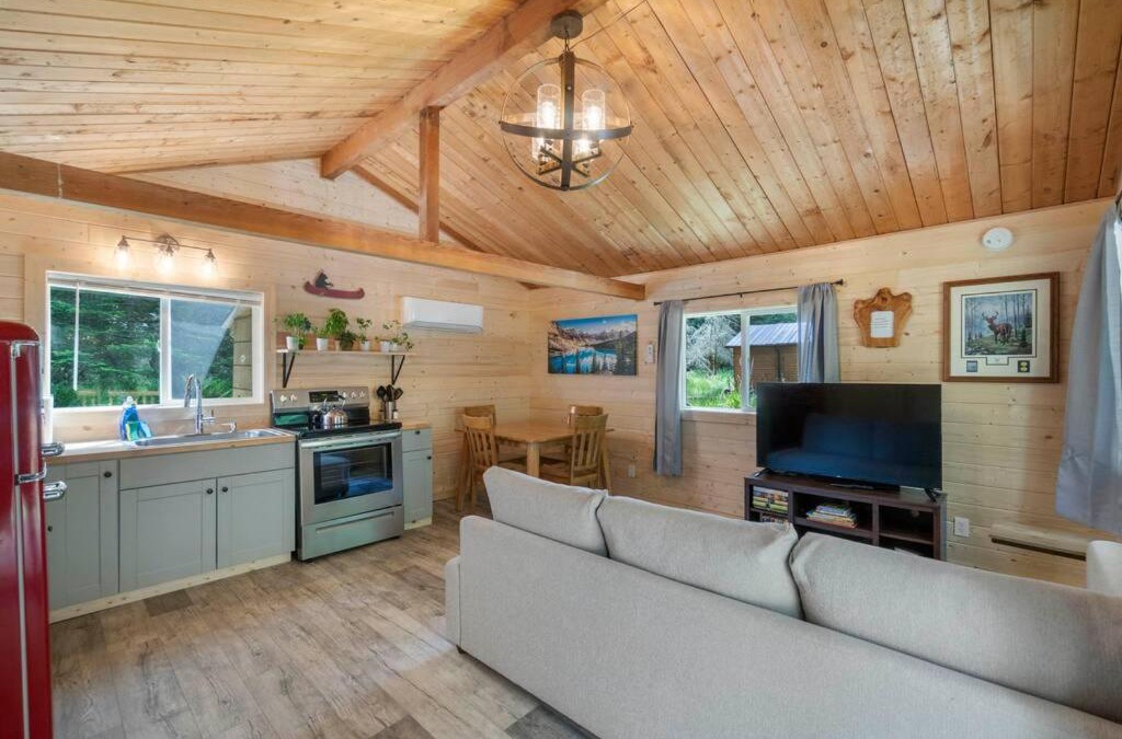 Ashford House | Cozy Cedar Cabin Steps Away From Mt. Rainier