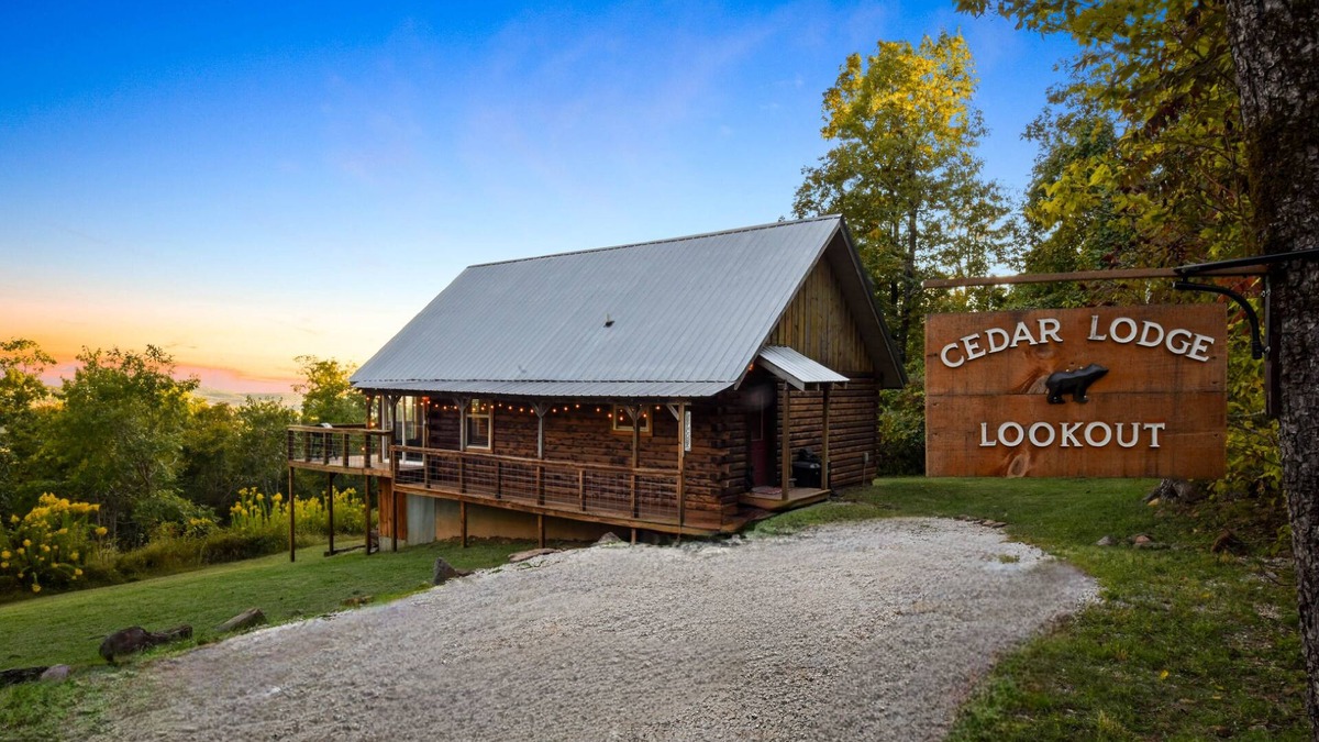 Sand Gap Cabin | Cozy Cedar Lodge surrounded by Ozark National Forest with great views!
