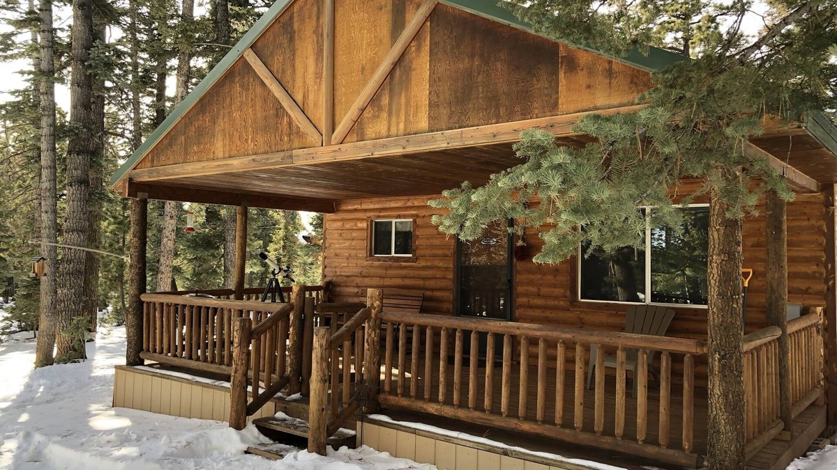 Meadow View Heights Cabin | Cozy Cedar Mountain Cabin near lakes and National Parks