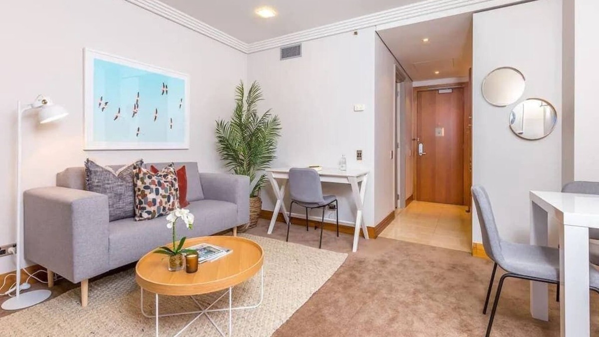Auckland Central Business District Apartment | Cozy Central Apt. w/ Pool & Gym by Zodiak Stays