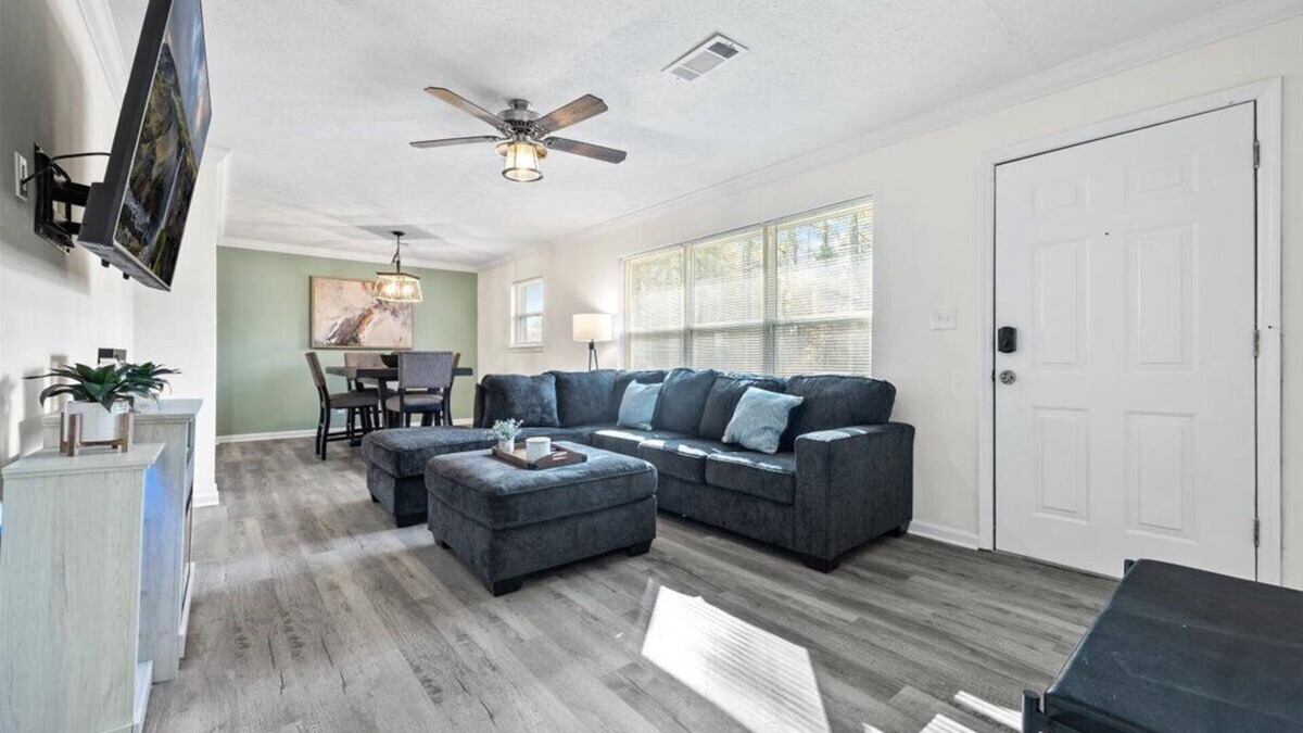 Powder Springs House | Cozy & Central Family Friendly 3BR Near Six Flags!