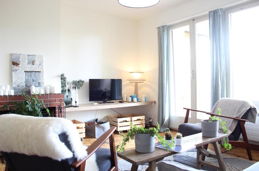 Lens Apartment | Cozy & Central | Rainbow A