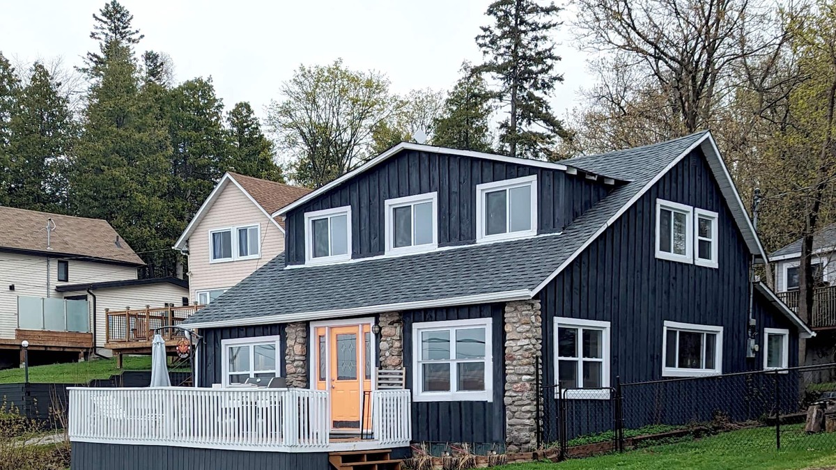 Dunsford Cottage | Cozy century cottage. Just steps from water