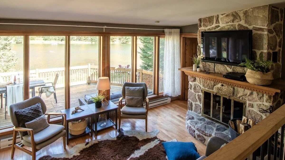St-Adolphe-d'Howard Cottage | Cozy Chalet lake, hot tub and Stunning Views