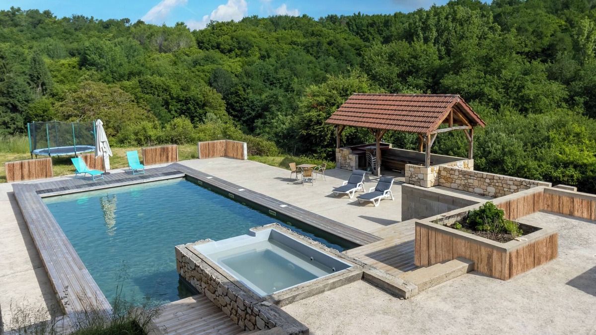 Saint-Cernin-de-lHerm Ski Chalet | Cozy Chalet in Saint-Cernin-de-l'Herm – Nature, Shared Pool & Relaxing Stay for 4 People