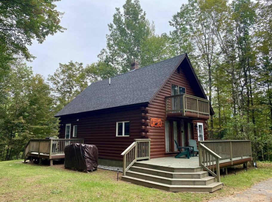 Thornton Ski Chalet | Cozy Chalet, 12 minutes to Waterville Valley!