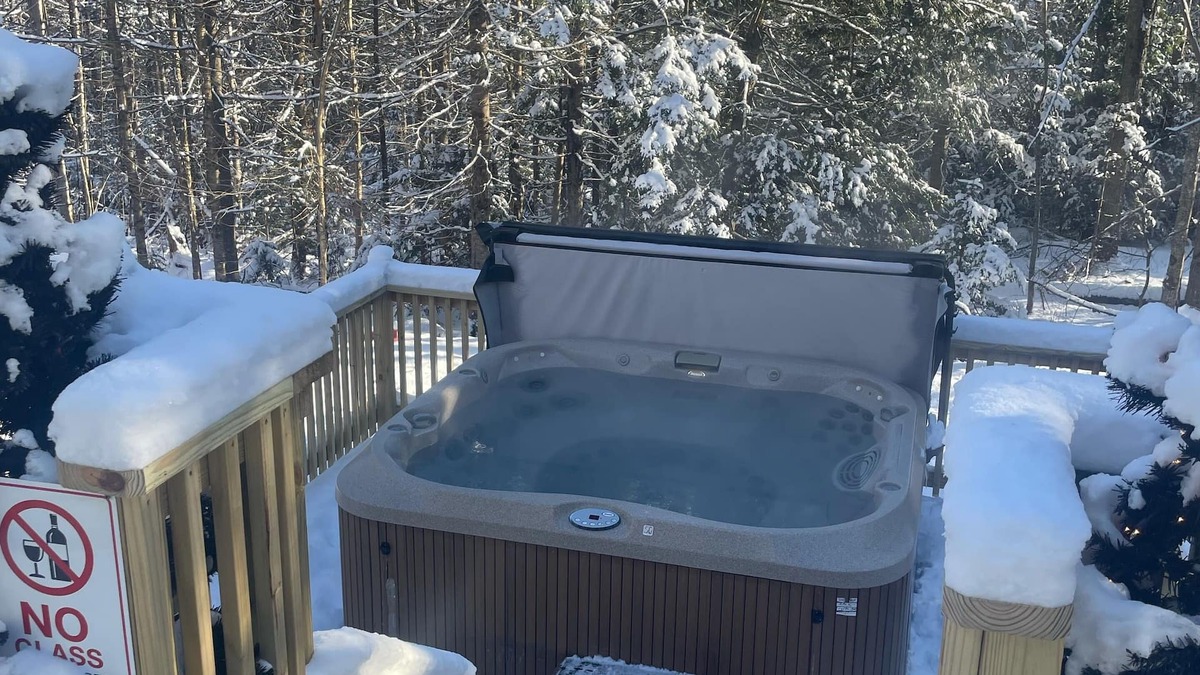 Mount Holly House | Cozy Chalet 5mins from Okemo, SAUNA JACUZZI HOT TUB