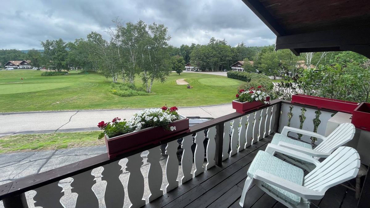 Bartlett Condo | Cozy Chalet Condo central to 3 Ski Resorts: Attitash, Wildcat, Cranmore!