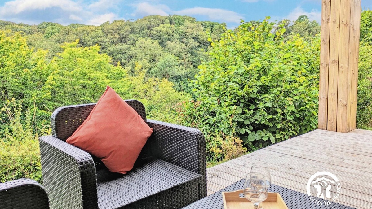 Saint-Berthevin Cottage | Cozy chalet for 4, terrace, 2 bedrooms at Coupeau camping