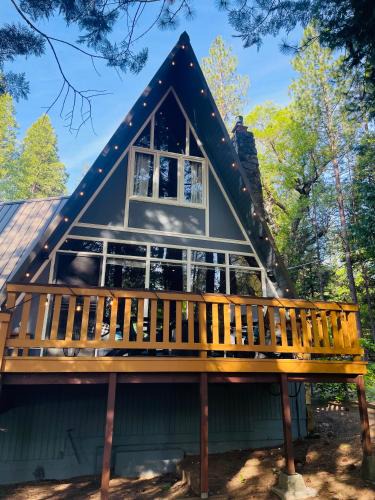 Glencoe Ski Chalet | Cozy Chalet - Hot Tub with Meadow Views - Family & Pets, Fire Pit & BBQ