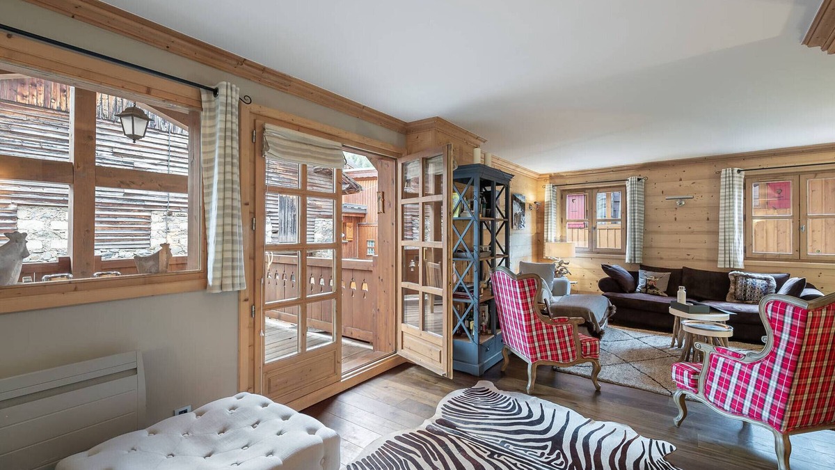 Le Praz Ski Chalet | Cozy Chalet in Central Courchevel Le Praz with Sauna, Near Lifts, Sleeps 10