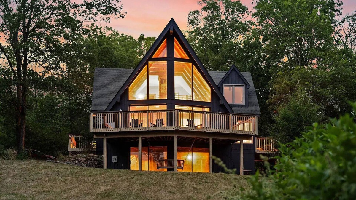 Front Royal Ski Chalet | Cozy Chalet in Charming Front Royal with Stunning Views and Refinished Basement!