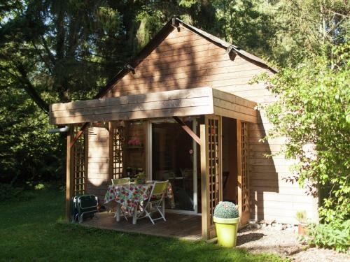 Vitz-sur-Authie House | Cozy chalet in Ponchel with pond