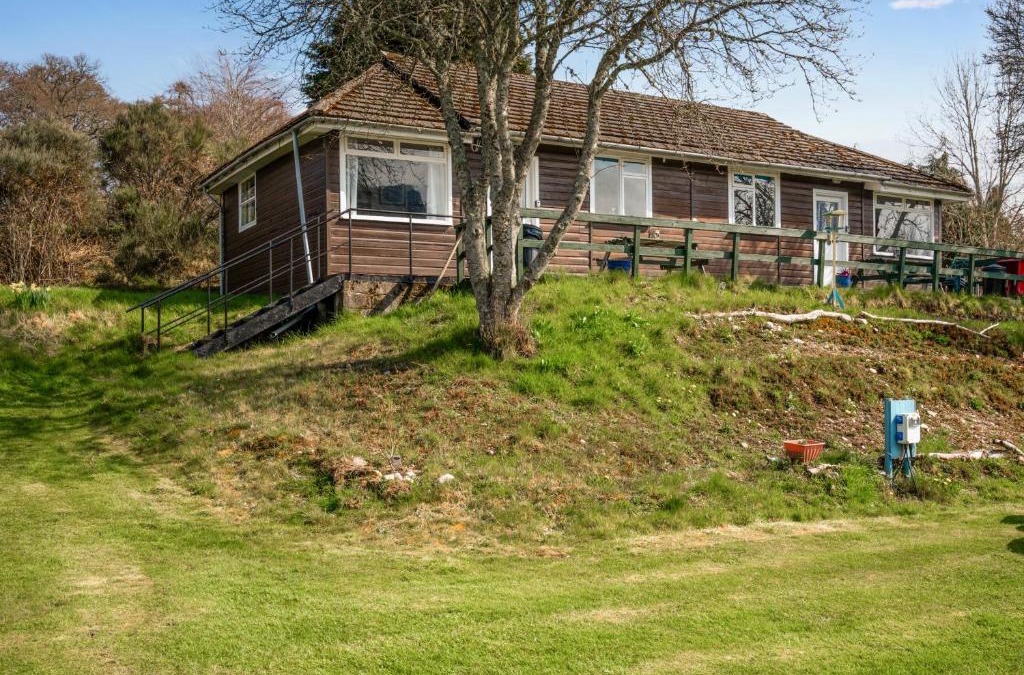 Contin Ski Chalet | Cozy Chalet in Strathpeffer Highlands river views