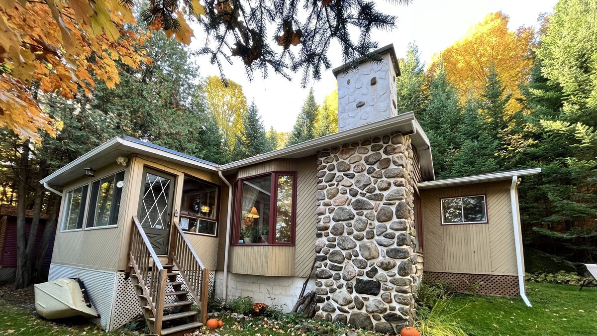 Val-des-Lacs Ski Chalet | Cozy Chalet in the Woods