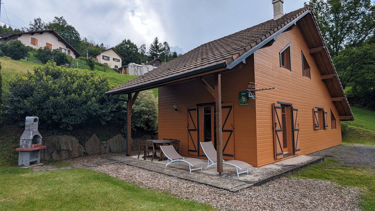 Plainfaing Cottage | Cozy Chalet Near Lakes, Skiing & Alsace Getaway - 3BR, Fireplace, WiFi, Baby-friendly Amenities