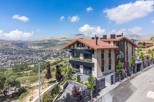 Mzaar Kfardebian Apartment | Cozy Chalet Stay with AC