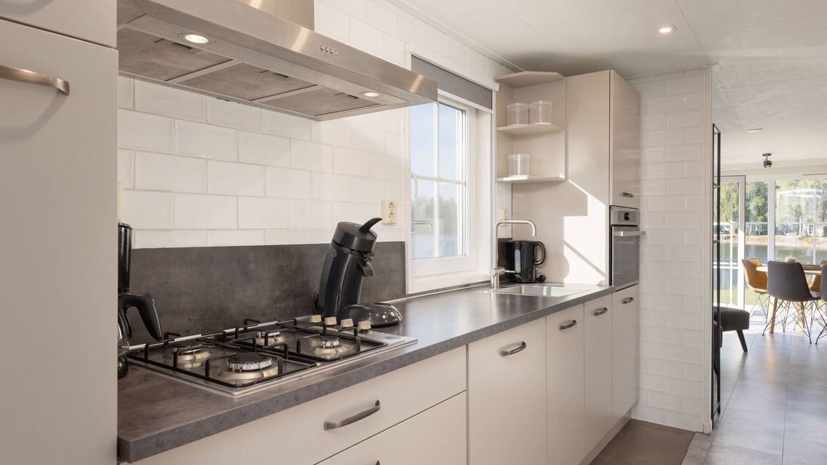 Hoge Hexel Ski Chalet | Cozy chalet with air conditioning and steam shower, at a holiday park in Twente