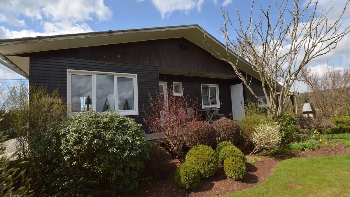 Bernister Ski Chalet | Cozy Chalet with Pond, Malmedy