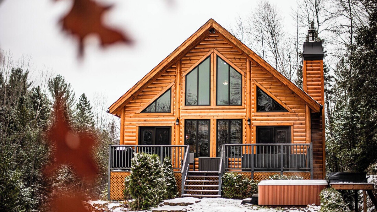 Chertsey Ski Chalet | Cozy Chalet with Spa Le Havre R&R