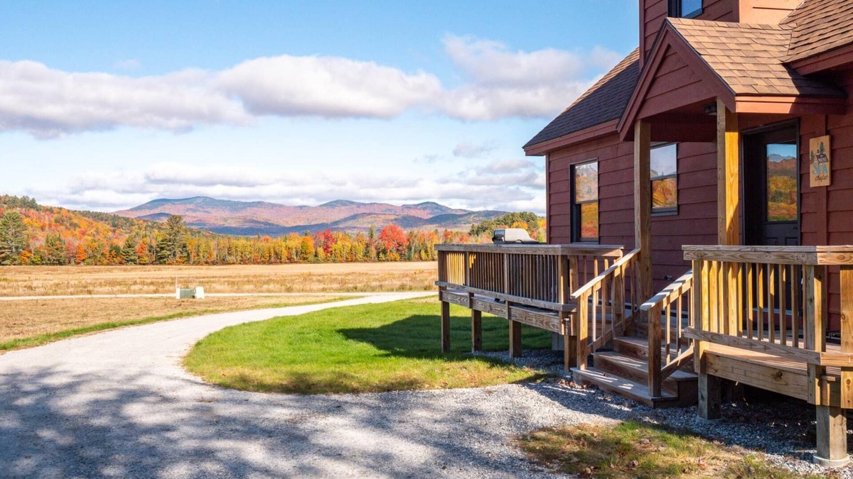 Bethel House | Cozy Chalet with Wonderful Views, Game Room