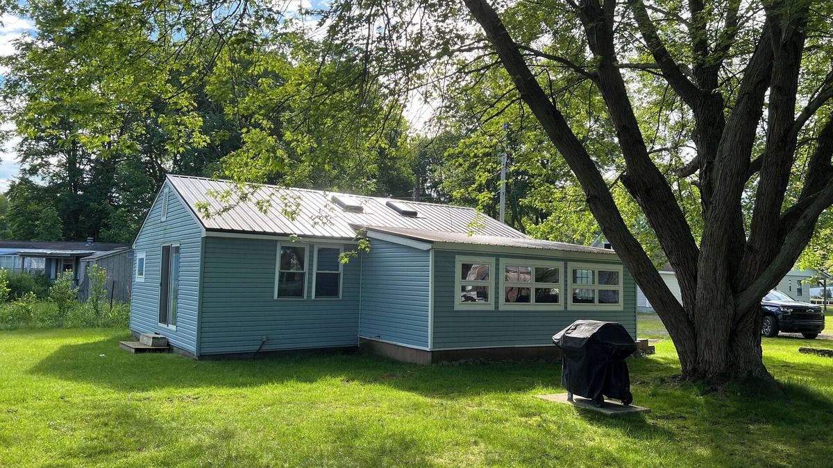 Sandy Creek Cottage | Cozy channel cottage with dock and access to North Sandy Pond.