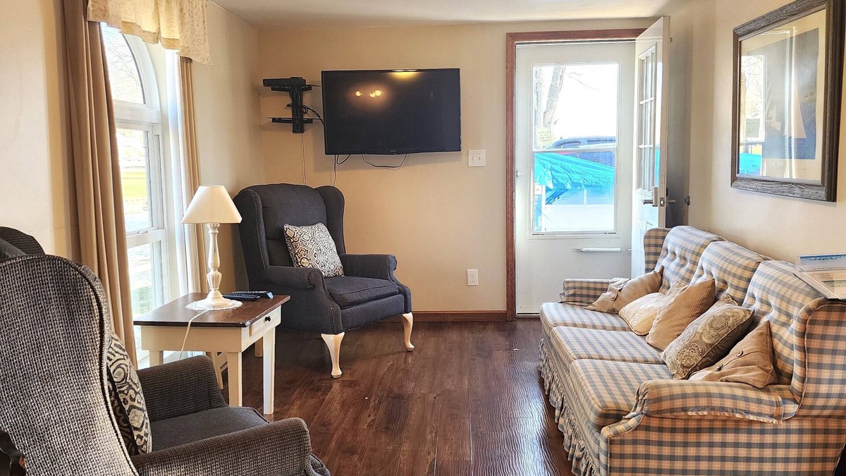 Coldwater Cottage | Cozy Channel House on lake - w beach & dock