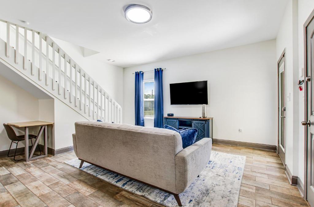 Thunderbolt House | Cozy Charmer in Town