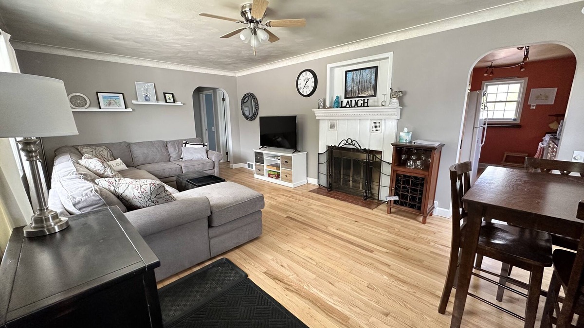 St Ignace House | Cozy, Charming, and Convenient to downtown area