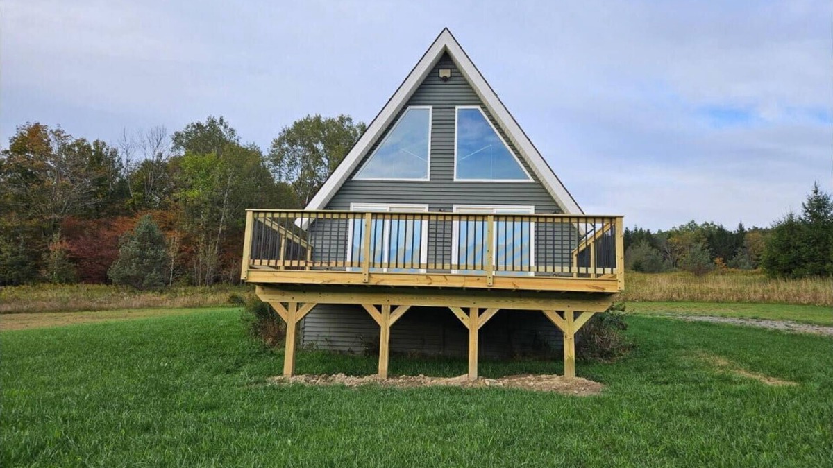 Port Crane Cabin | Cozy Charming Cabin in lovely Newark Valley with beautiful sunsets