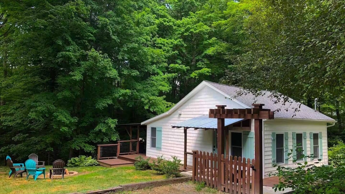 Lake Michigan Beach Cottage | Cozy & charming cottage in the woods on a quiet road & close walk to the beach