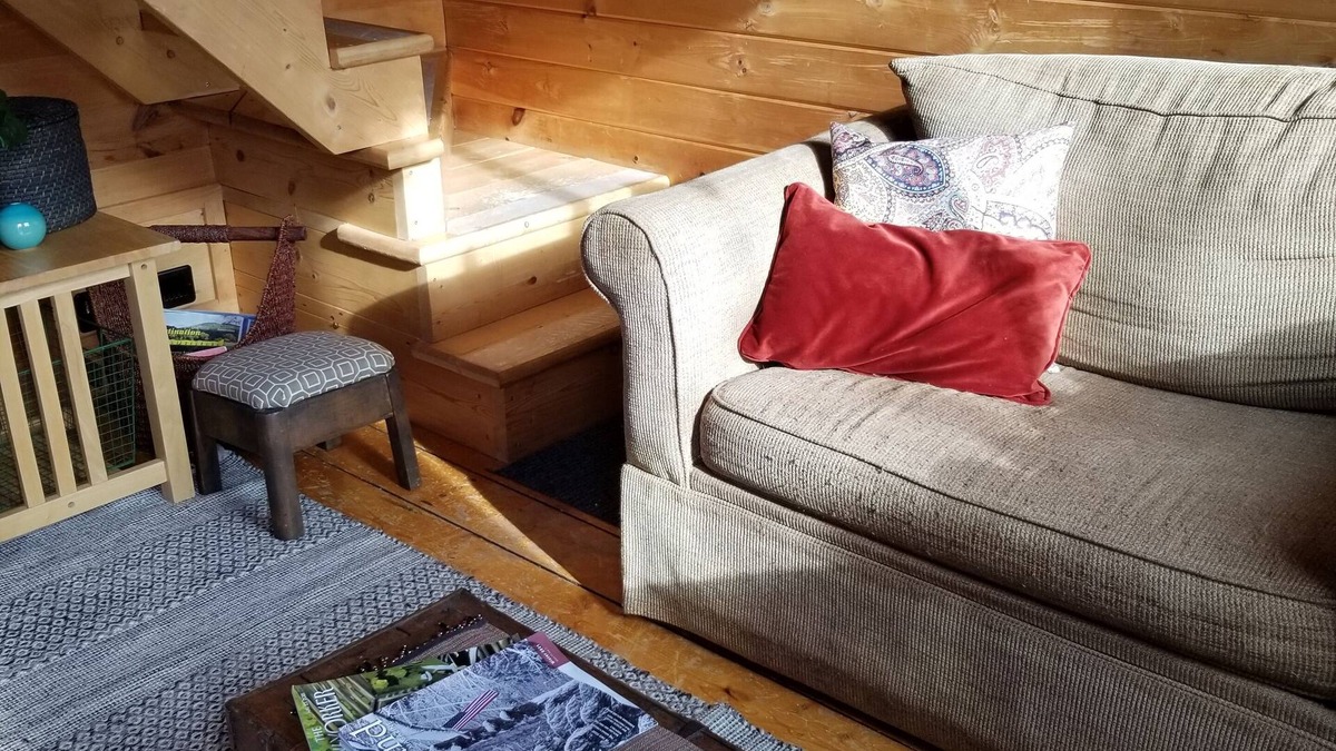 Stockbridge Ski Chalet | Cozy, Charming Vermont Chalet close to 5 major ski areas sleeps 4