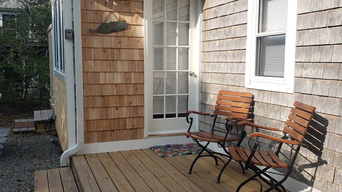 West Chatham Cottage | Cozy Chatham Cottage walk to Hardings beach Restaurants & downtown.