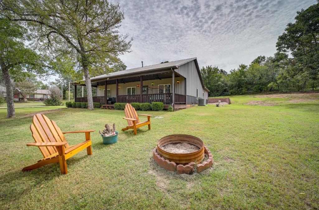 Checotah House | Cozy Checotah Retreat with Deck Near Eufaula Lake
