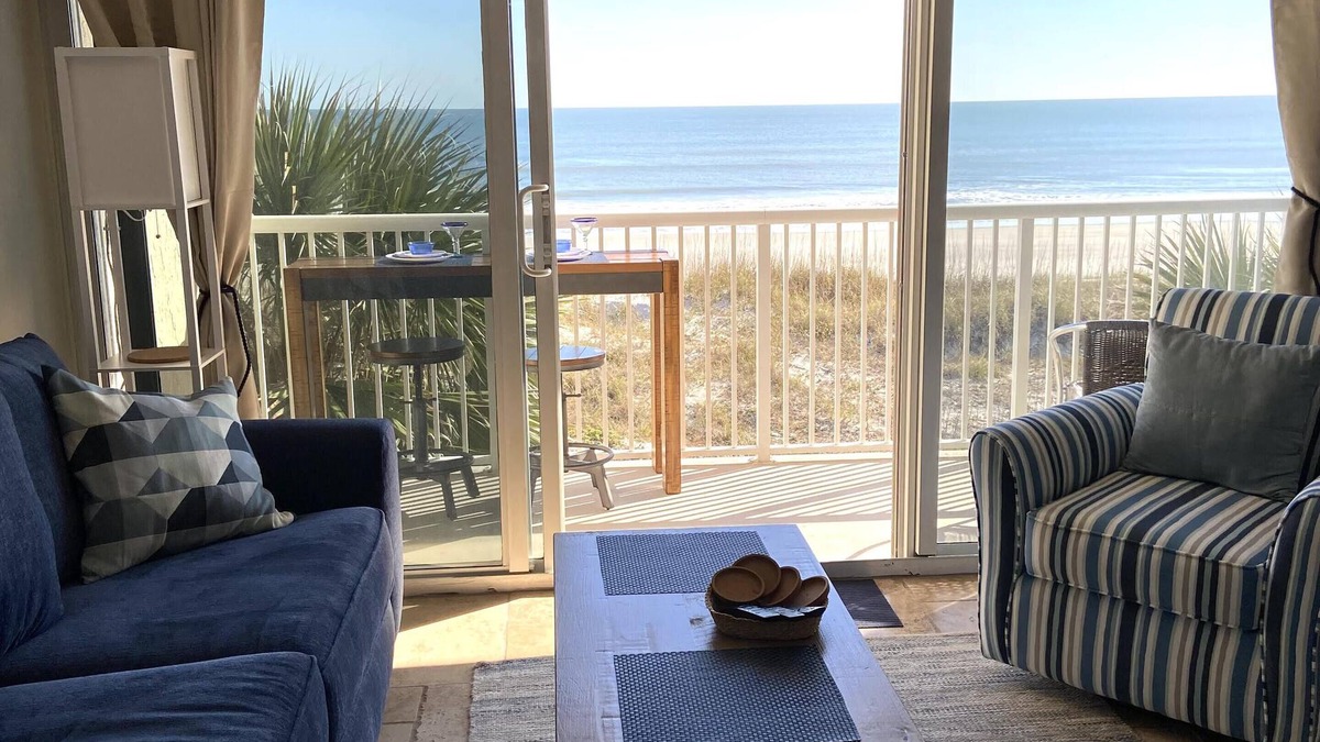Jacksonville Beach Condo | Cozy & Cheerful Oceanfront 2-bedroom condo w/pool